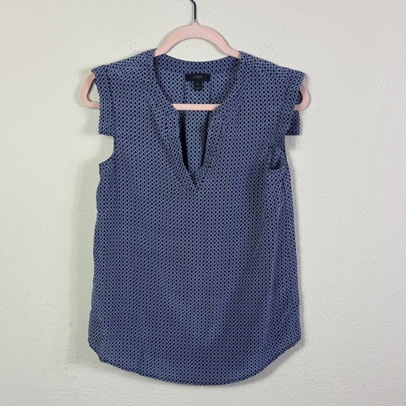 J. Crew 100% silk Blue White Pattern Short Sleeve Top Blouse size 4 - Picture 1 of 9